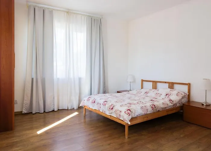 Center 1 Bedroom *