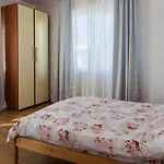 Apartment Sunny 1br Near Obor With Garden Patio And Workspace Bucharest