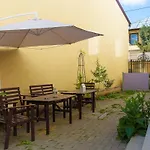 Sunny 1br Near Obor With Garden Patio And Workspace * Bucharest