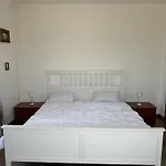 Sunny 1br Near Obor With Garden Patio And Workspace Apartment *