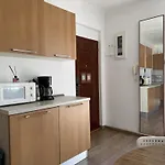 Sunny 1br Near Obor With Garden Patio And Workspace *