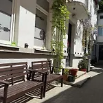 Sunny 1br Near Obor With Garden Patio And Workspace * Bucharest