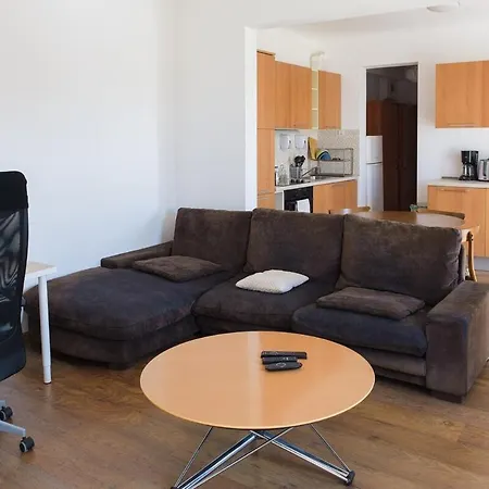Sunny 1Br Near Obor With Garden Patio And Workspace Lejlighed