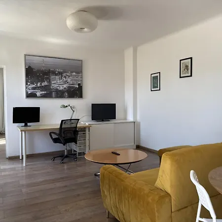 Sunny 1-bedroom Near Obor With Garden Patio And Workspace Apartment Bukarest