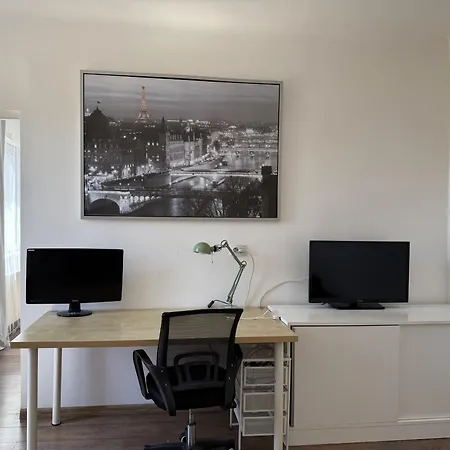 Apartment Sunny 1br Near Obor With Garden Patio And Workspace