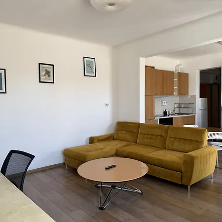 Sunny 1br Near Obor With Garden Patio And Workspace Apartment Bucharest