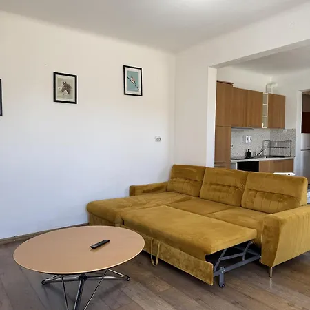 Sunny 1-bedroom Near Obor With Garden Patio And Workspace Apartment *
