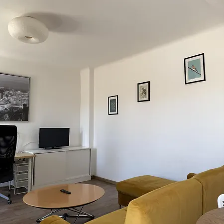 Sunny 1-bedroom Near Obor With Garden Patio And Workspace *