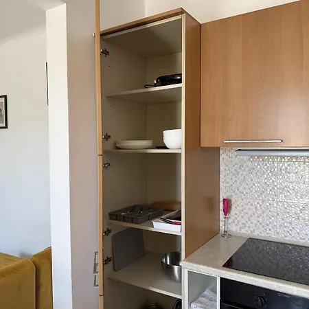 Apartment Sunny 1-bedroom Near Obor With Garden Patio And Workspace