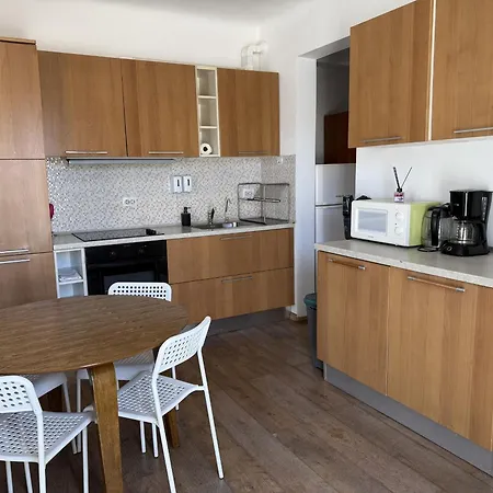 Sunny 1br Near Obor With Garden Patio And Workspace * ブカレスト