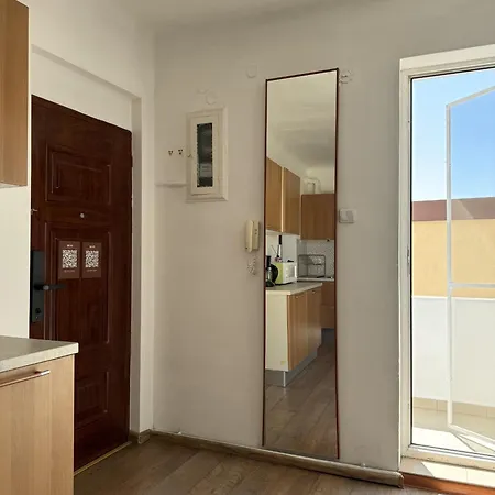 Sunny 1-bedroom Near Obor With Garden Patio And Workspace Bucharest