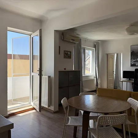 Sunny 1br Near Obor With Garden Patio And Workspace アパート ブカレスト