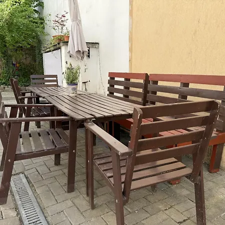 Sunny 1br Near Obor With Garden Patio And Workspace *