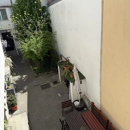 Sunny 1-bedroom Near Obor With Garden Patio And Workspace Apartment