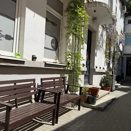 Sunny 1br Near Obor With Garden Patio And Workspace * ブカレスト