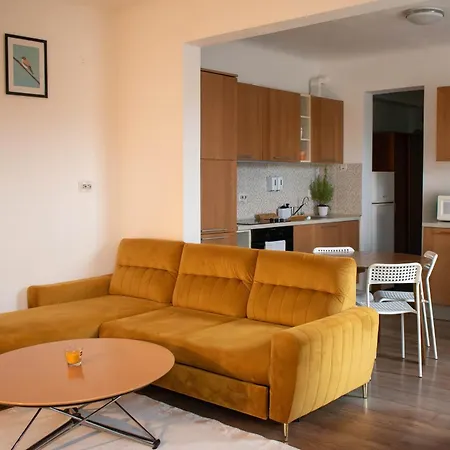 Sunny 1-bedroom Near Obor With Garden Patio And Workspace *