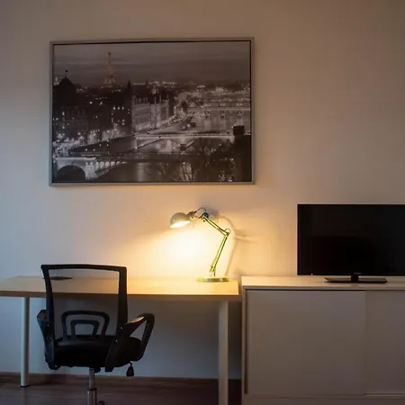 Sunny 1-bedroom Near Obor With Garden Patio And Workspace Bucarest