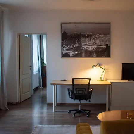 Sunny 1-bedroom Near Obor With Garden Patio And Workspace * Bucarest