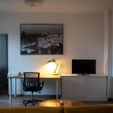 Sunny 1-bedroom Near Obor With Garden Patio And Workspace Bucarest