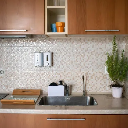 Sunny 1-bedroom Near Obor With Garden Patio And Workspace Apartamento Bucarest