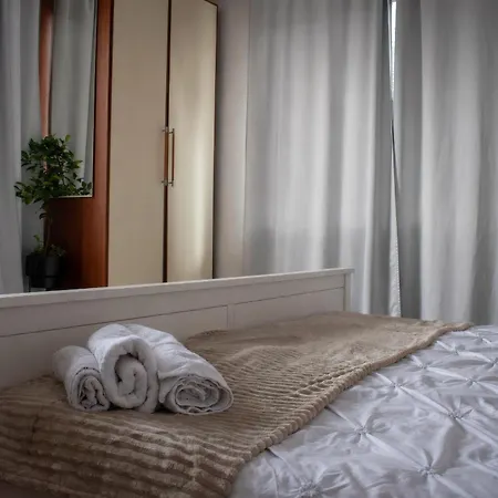 Sunny 1-bedroom Near Obor With Garden Patio And Workspace Bucarest