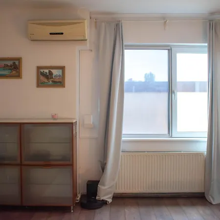 Sunny 1-bedroom Near Obor With Garden Patio And Workspace Apartamento Bucarest
