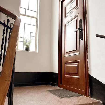 Sunny 1-bedroom Near Obor With Garden Patio And Workspace *